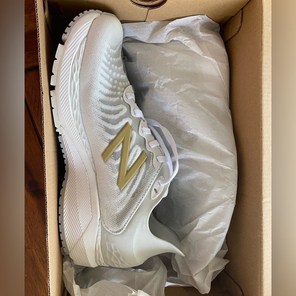 NWT WOMENS NEW BALANCE FRESH FOAMS